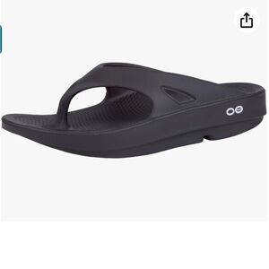 OOFOS Men's Black Flip-Flops